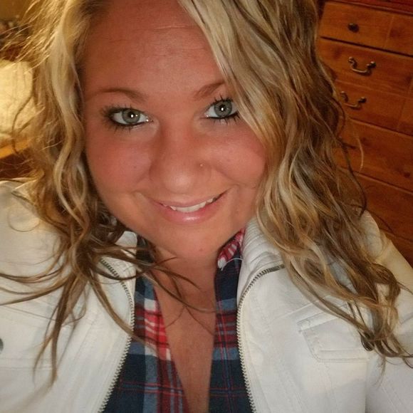 Meet your Posher, Liz - Picture 1 of 1